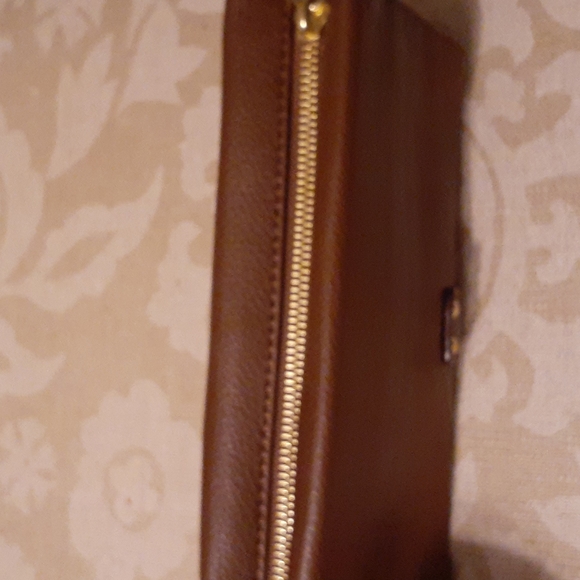 MICHAEL KORS WALLET WRISTLET CLUTCH LEATHER - Picture 5 of 11